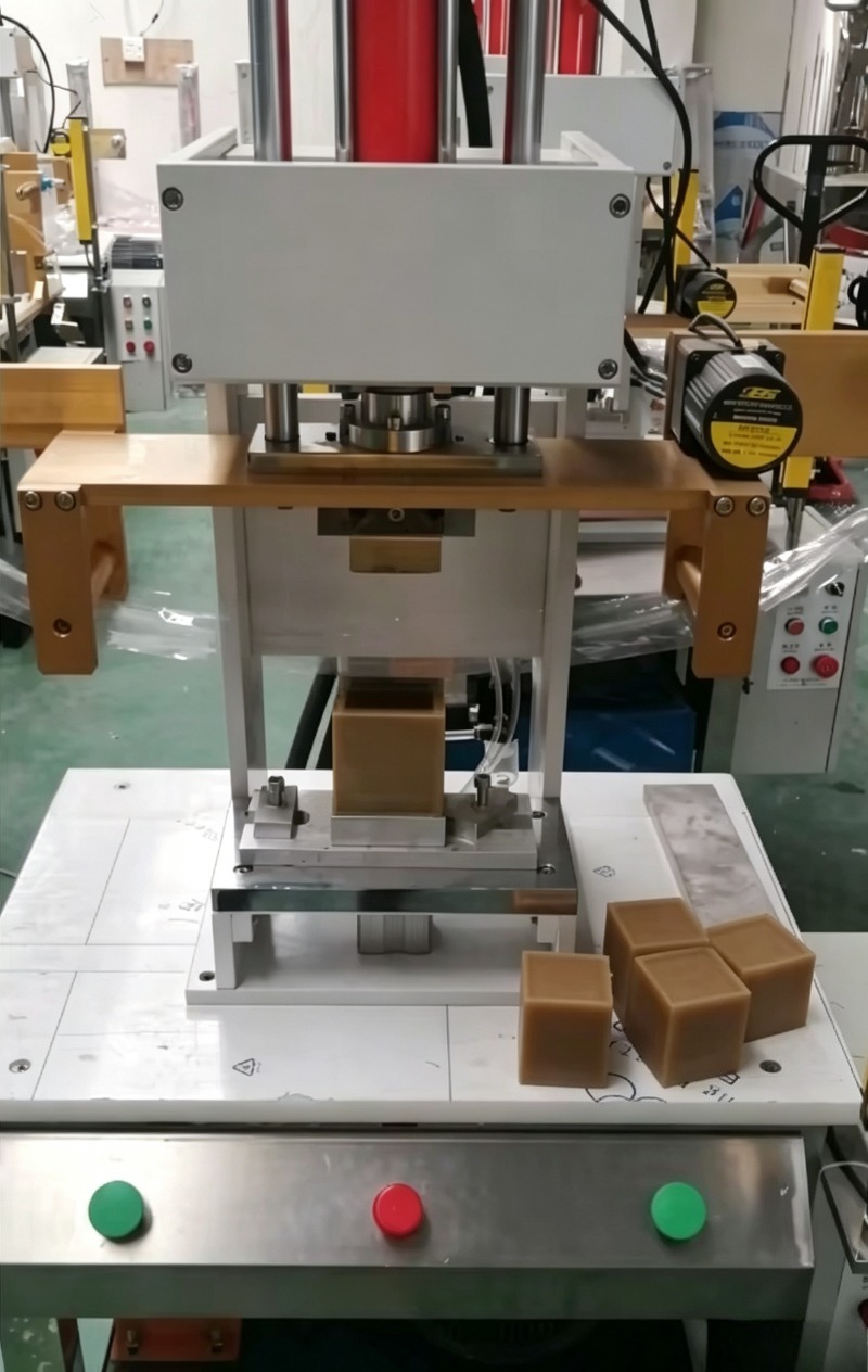 カスタマイズ可能な石鹸製造ライン、小規模事業向け石鹸製造機、 - Soap Making Business のレビューと価格